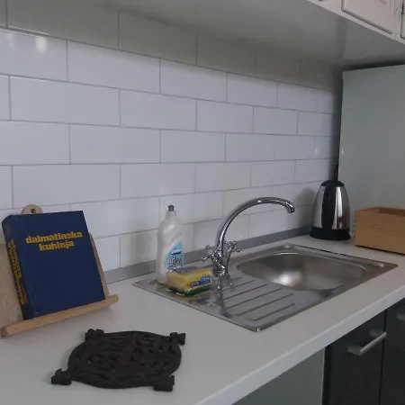 Studio Apartman Pape * Kastela